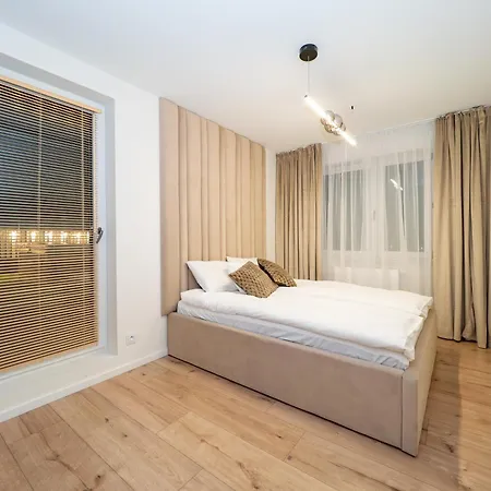 Apartament Sky Jagodno Z Jacuzzi